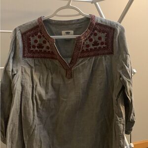 Old Navy Gray Top with Red Accents